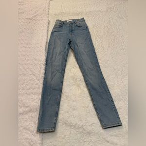 Zara light-washed high rise skinny jeans! Size:4(36EUA), Color:Blue